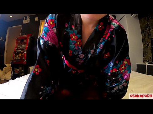 ❤️ Jong cosplay meisje houdt van seks tot orgasme met een squirt in een paardenvrouwtje en een blowjob. Aziatisch meisje met harig kutje en mooie tieten in traditioneel Japans kostuum in amateur video waarin masturbatie met neukspeeltjes wordt getoond. Sakura 3 OSAKAPORN. Sex at us ❌