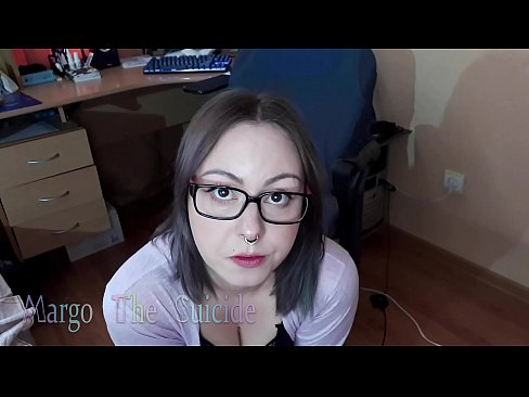 ❤️ Sexy meisje met bril zuigt Dildo diep op camera Sex at us ❌